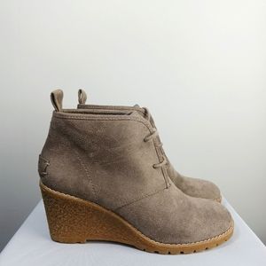 GH Bass & Company Booties Wedge Suede Women’s Size 6